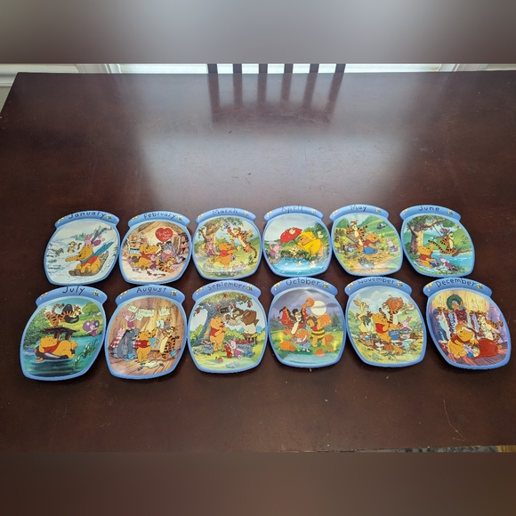 Vintage DISNEY Winnie The Pooh Monthly Themed Calendar Plates Bradford Exchange - Picture 1 of 8